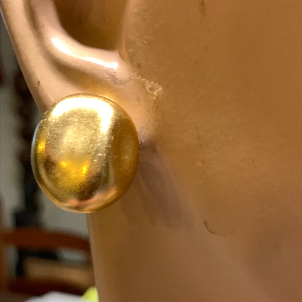80’s BOLD SATIN MATTE GOLD DIMPLED BUTTON CLIPON EARRINGS